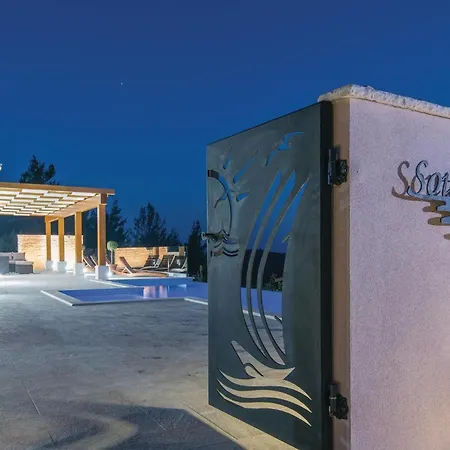 בית נופש Lovely In Karbuni With Jacuzzi