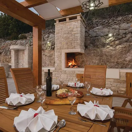 בית נופש Lovely In Karbuni With Jacuzzi *