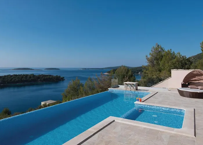 Holiday home Beautiful In Karbuni Brnistrova