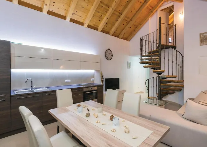 Beautiful In Karbuni