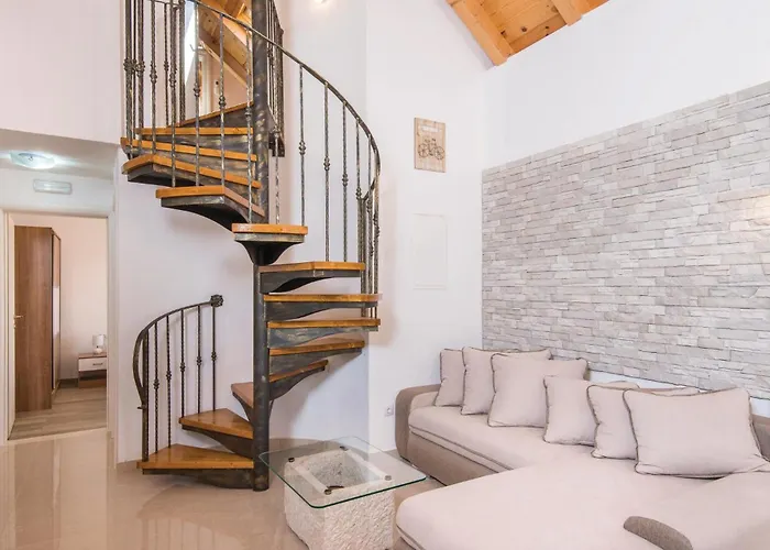 Beautiful In Karbuni Holiday home