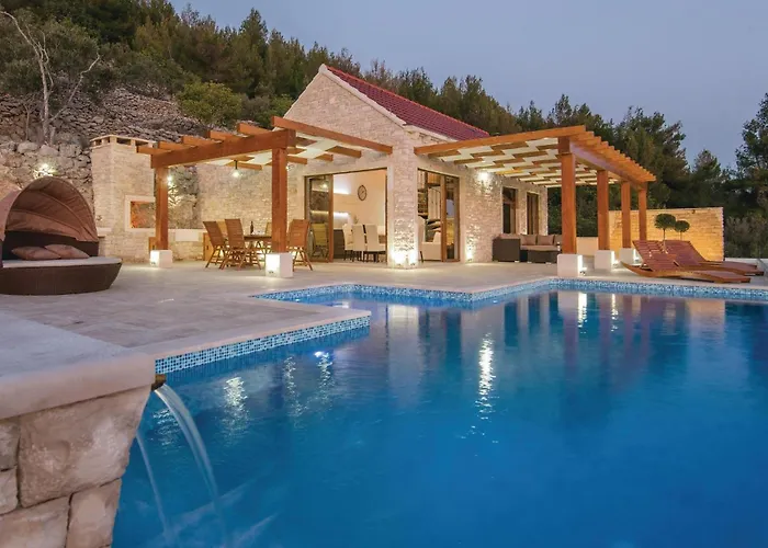 Holiday home Beautiful In Karbuni Brnistrova