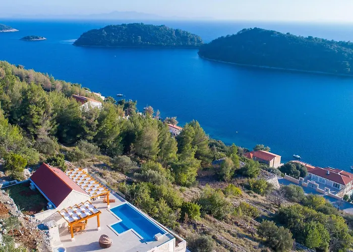 Holiday home Beautiful In Karbuni *