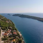 Holiday home Beautiful In Karbuni Prizba