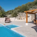 Holiday home Beautiful In Karbuni