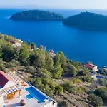 Holiday home Beautiful In Karbuni *