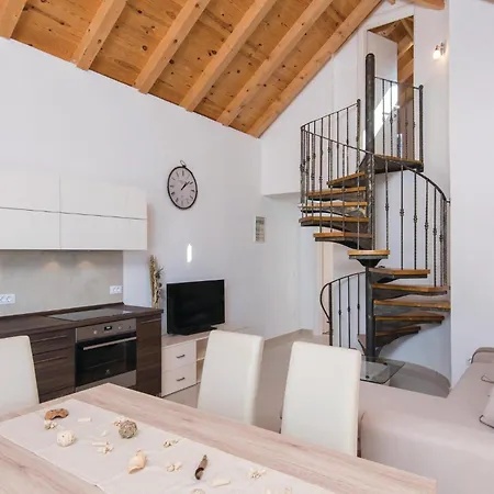 Beautiful In Karbuni