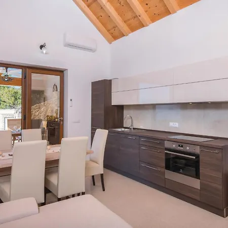 Beautiful In Karbuni