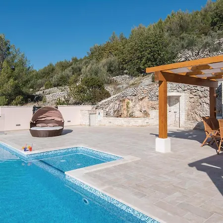 Σπίτι διακοπών Lovely In Karbuni With Jacuzzi