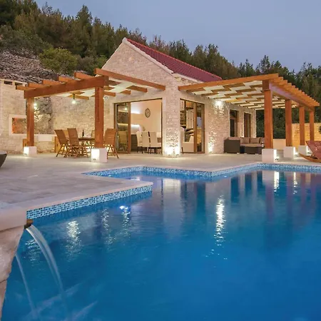 Vakantiehuis Beautiful In Karbuni Brnistrova