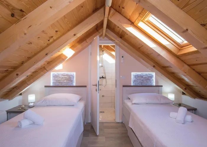 Beautiful In Karbuni Brnistrova