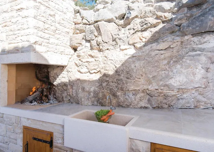 Beautiful In Karbuni Brnistrova